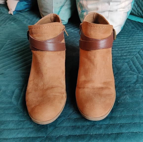 New size 8 brown suede booties - Picture 3 of 4